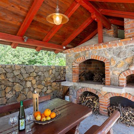 2 Bedroom Beautiful Apartment In Pinezici Bagian luar foto
