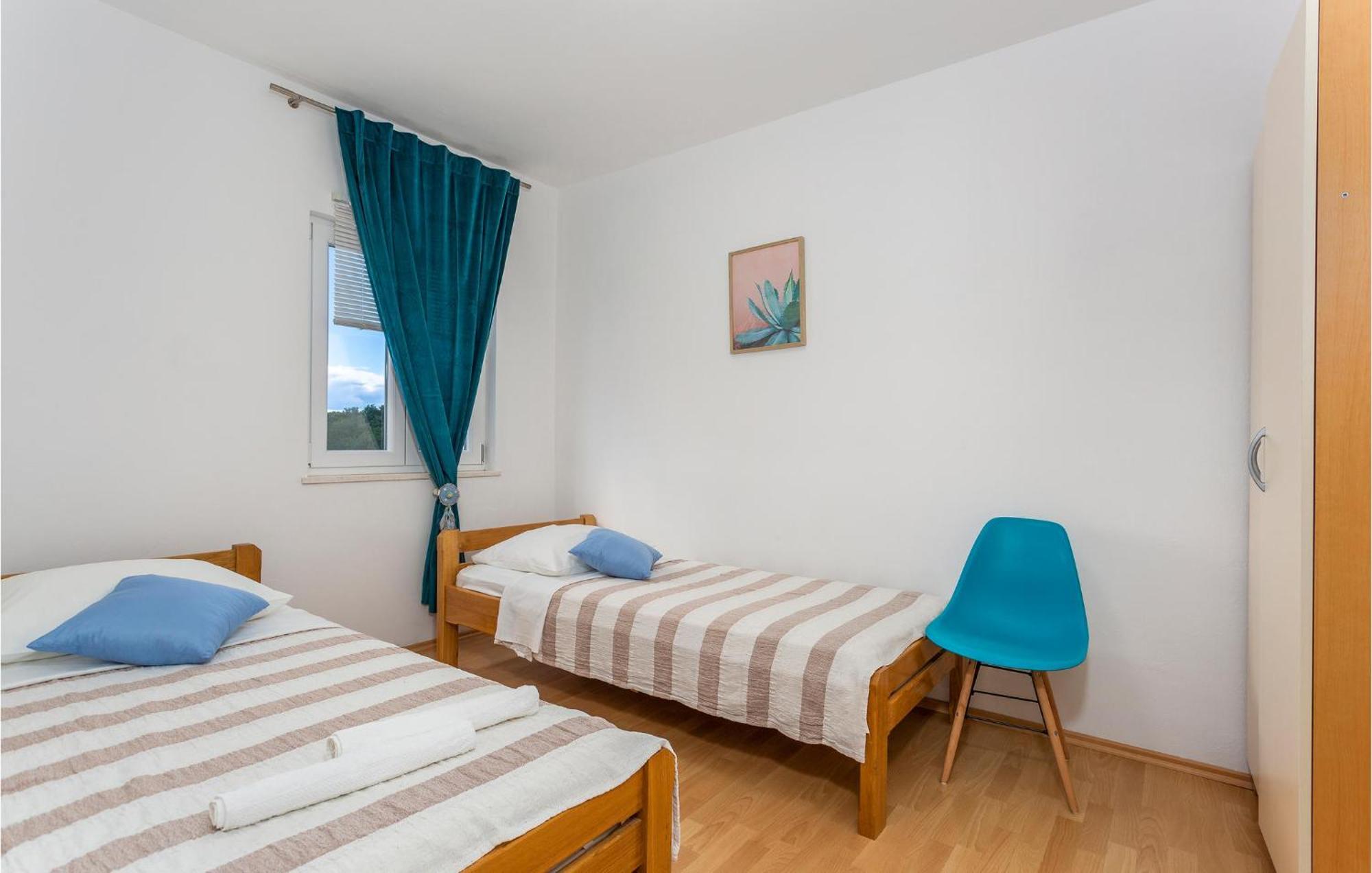 2 Bedroom Beautiful Apartment In Pinezici Bagian luar foto