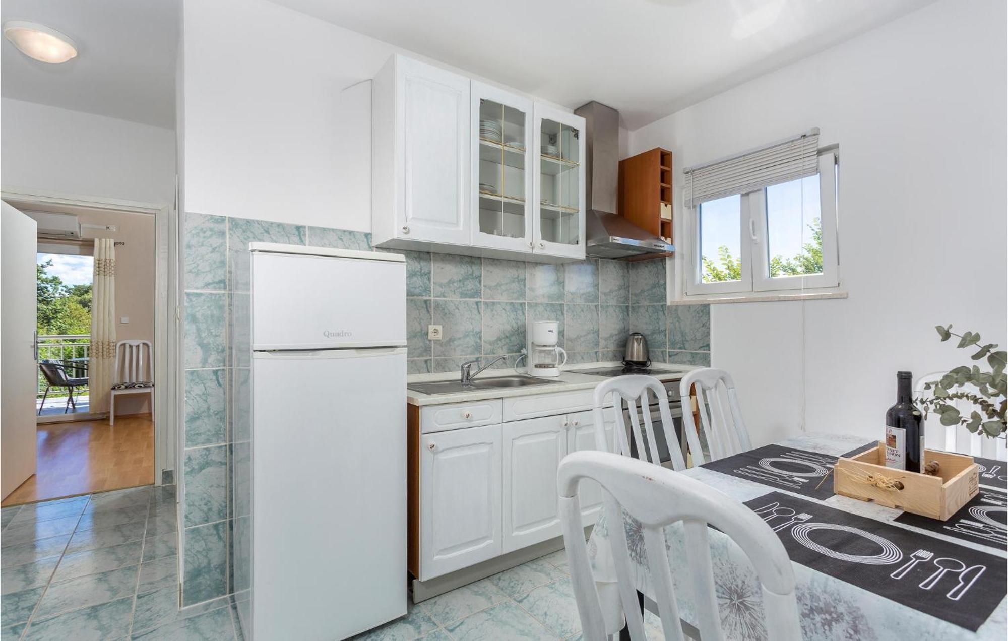 2 Bedroom Beautiful Apartment In Pinezici Bagian luar foto