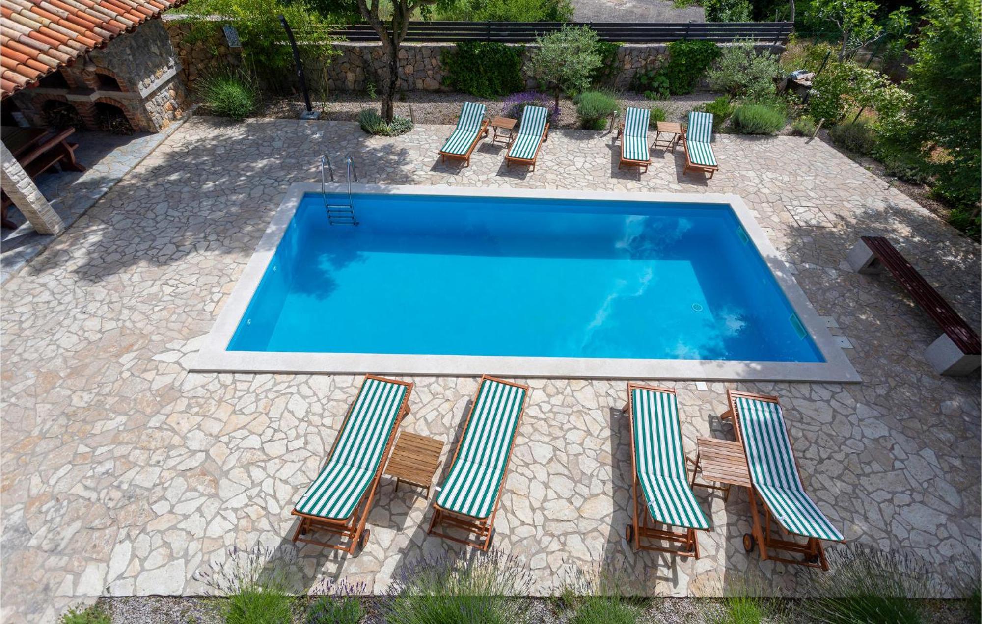 2 Bedroom Beautiful Apartment In Pinezici Bagian luar foto