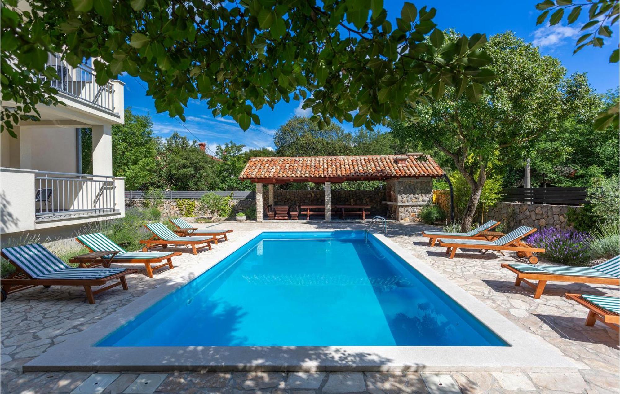 2 Bedroom Beautiful Apartment In Pinezici Bagian luar foto