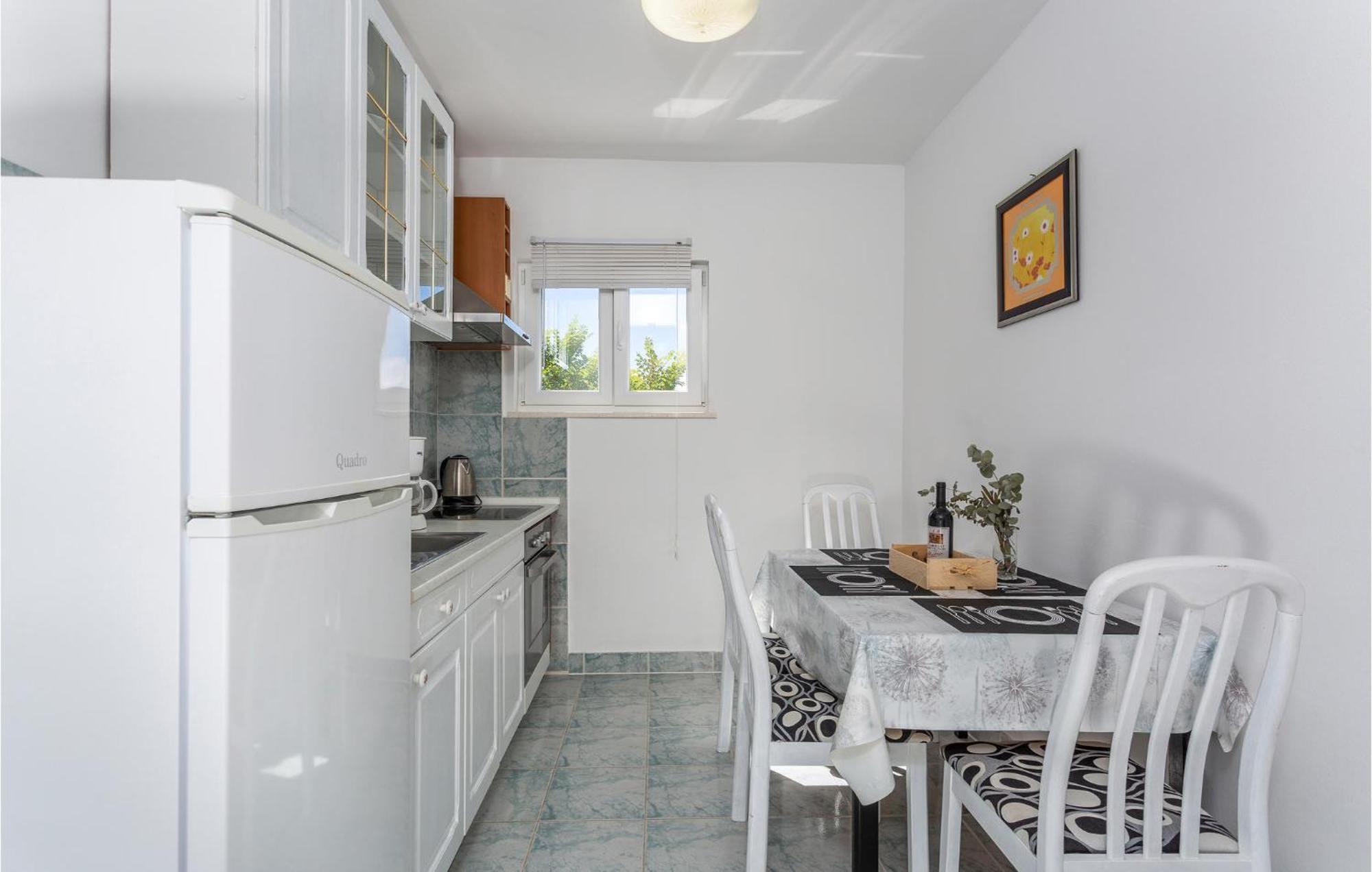 2 Bedroom Beautiful Apartment In Pinezici Bagian luar foto