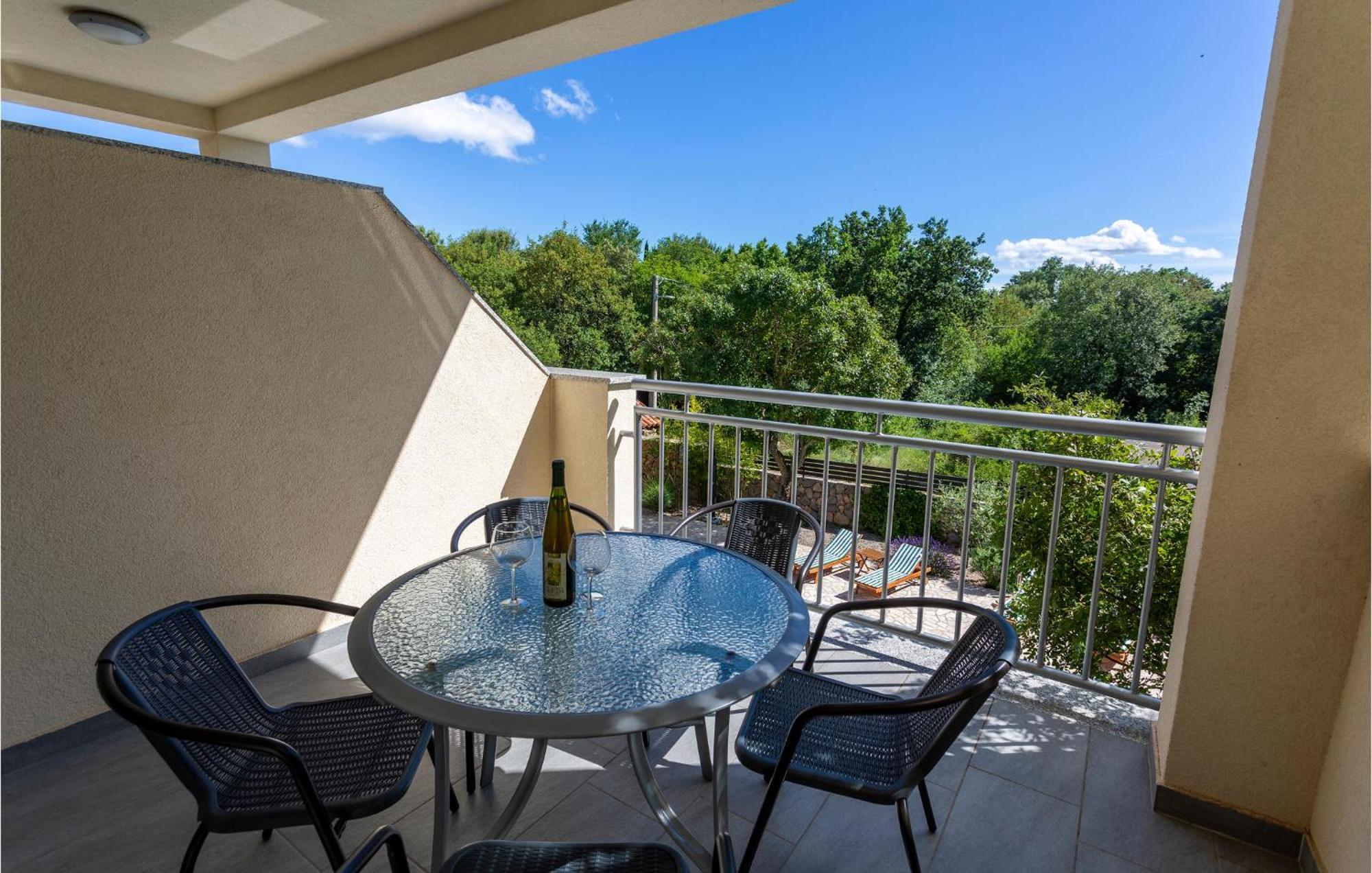2 Bedroom Beautiful Apartment In Pinezici Bagian luar foto
