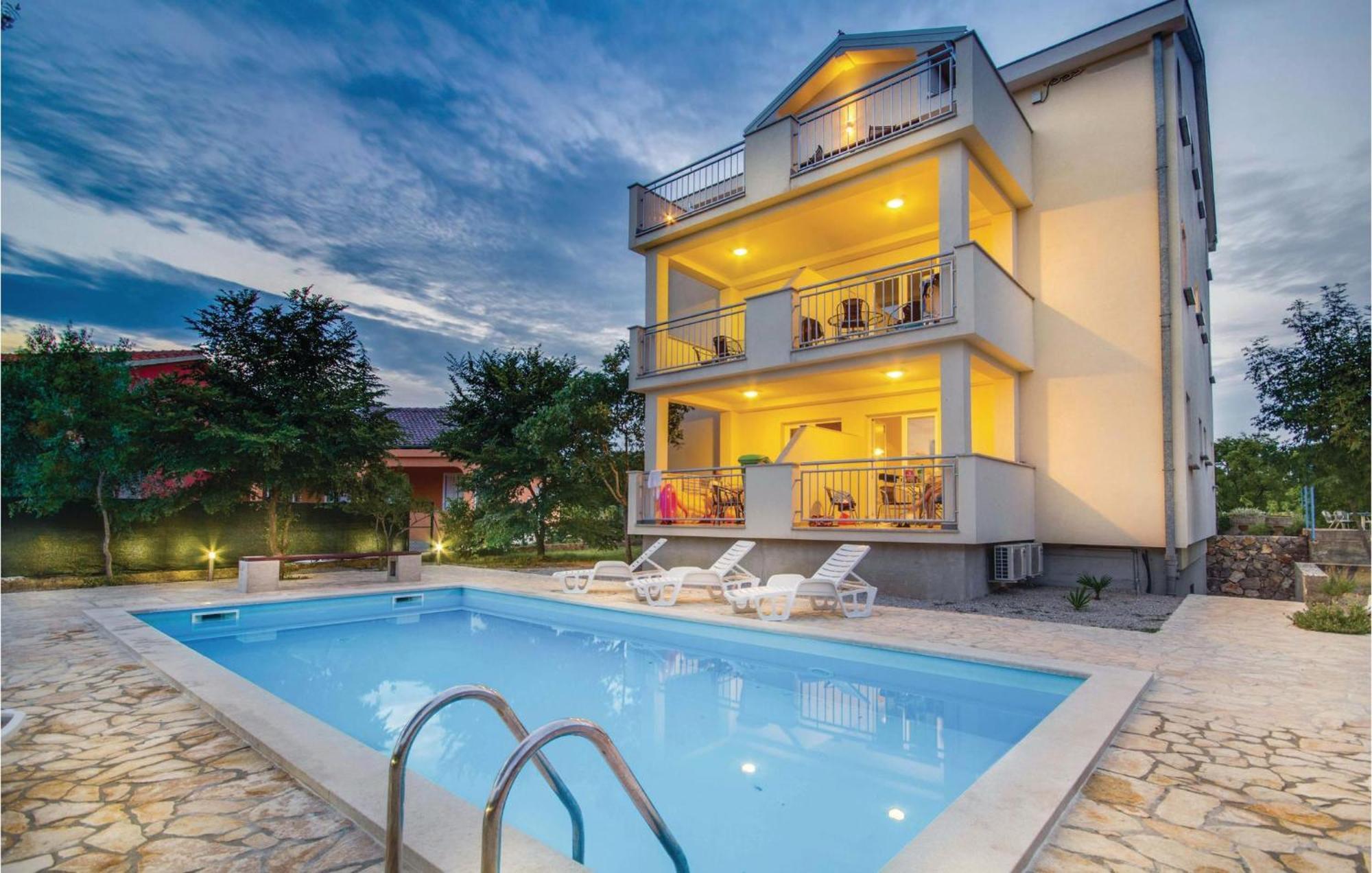 2 Bedroom Beautiful Apartment In Pinezici Bagian luar foto