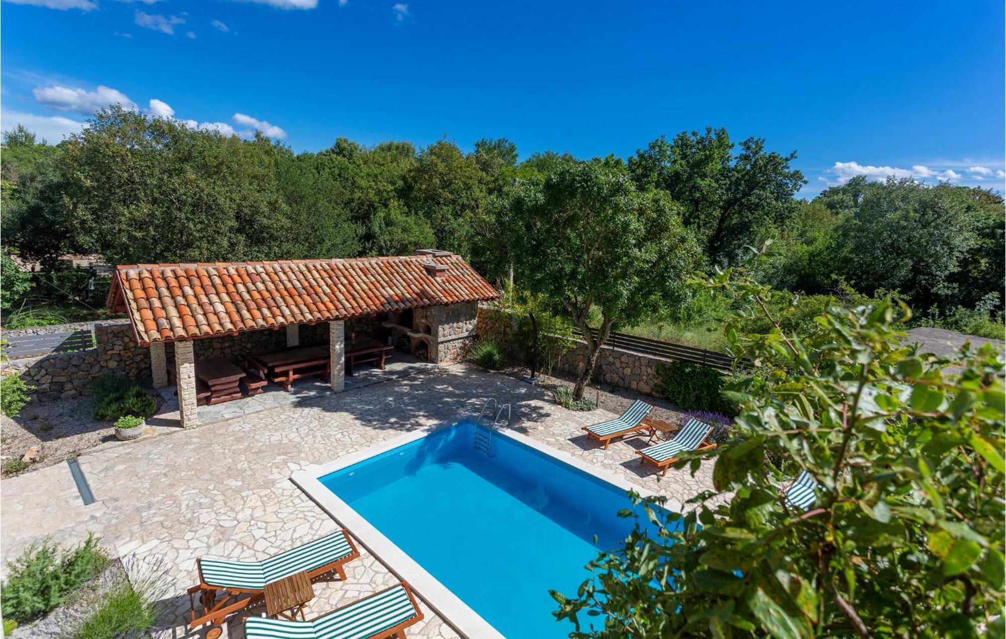2 Bedroom Beautiful Apartment In Pinezici Bagian luar foto