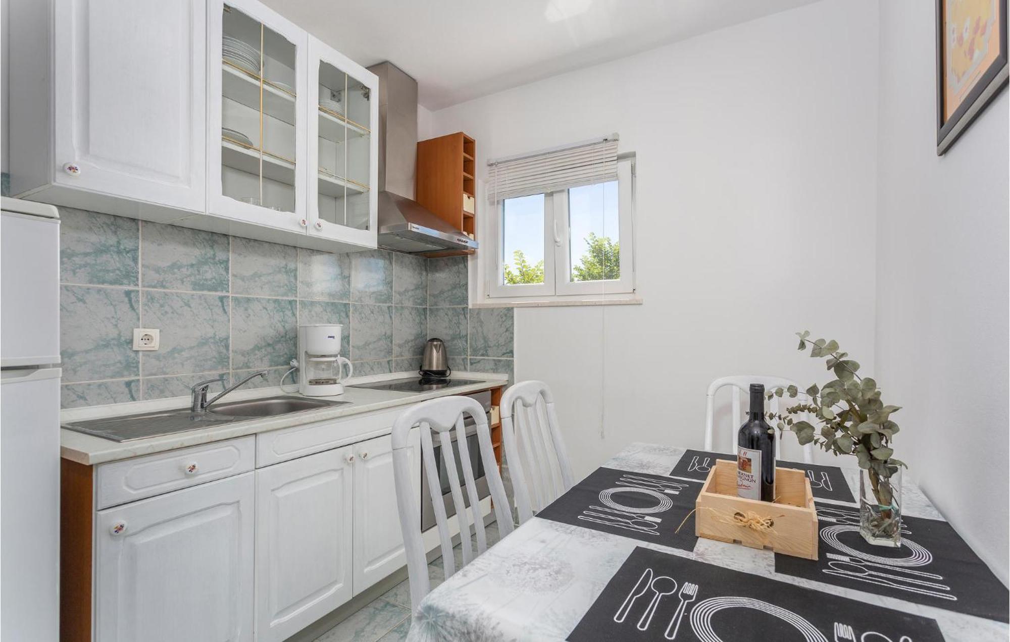 2 Bedroom Beautiful Apartment In Pinezici Bagian luar foto