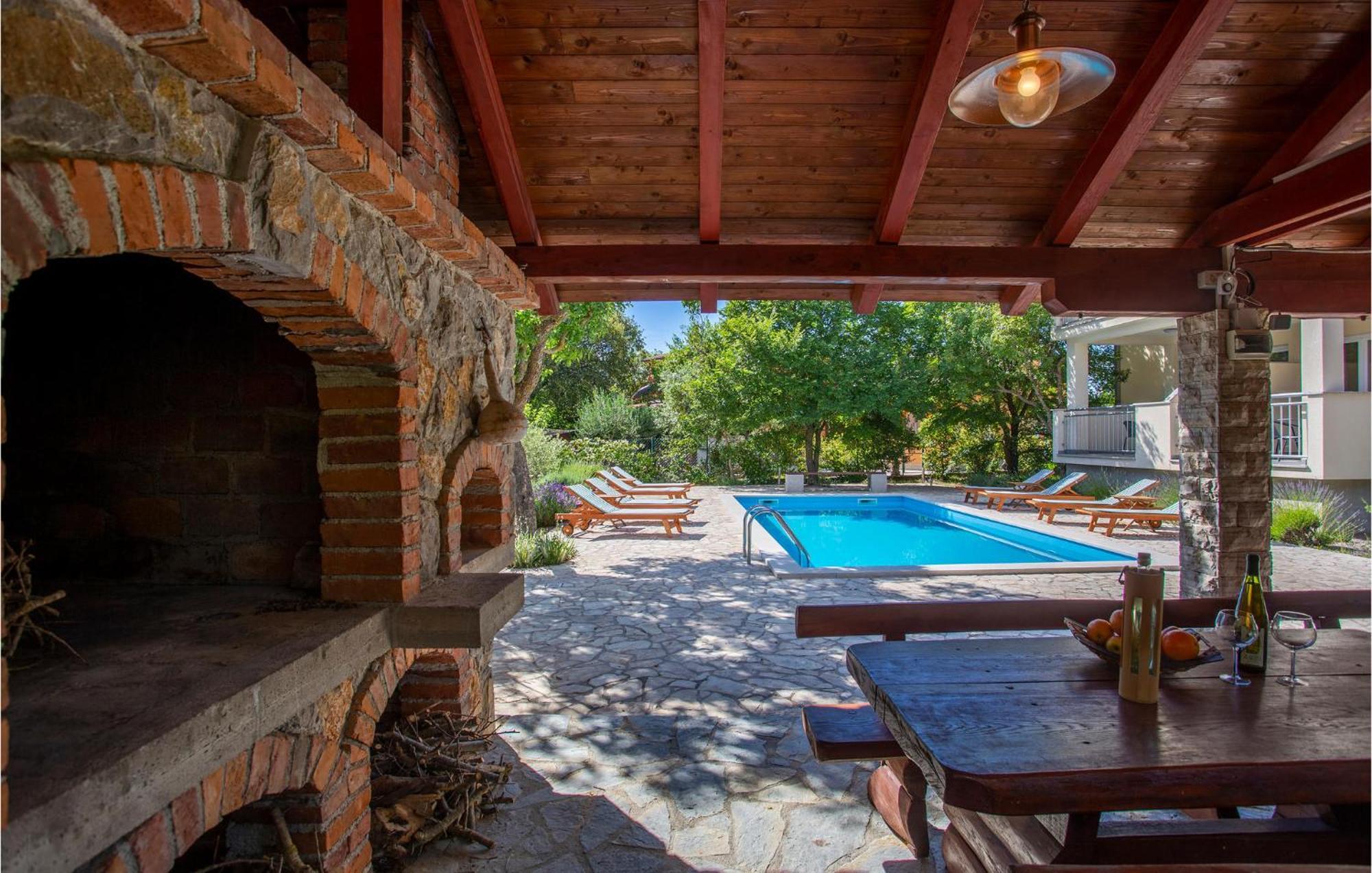 2 Bedroom Beautiful Apartment In Pinezici Bagian luar foto