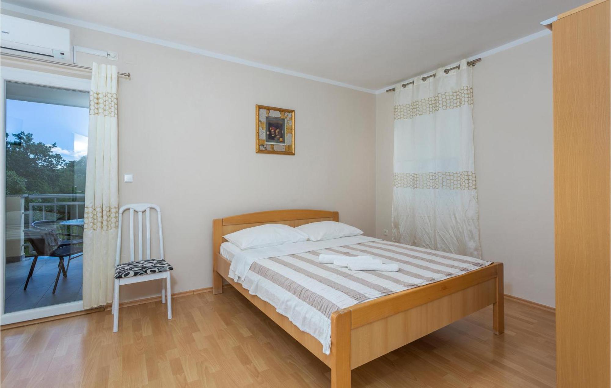 2 Bedroom Beautiful Apartment In Pinezici Bagian luar foto